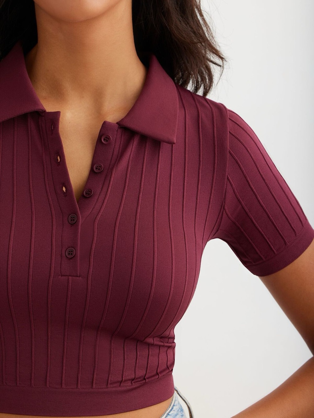 Dynamite Fitted Ribbed Short-Sleeved Polo Crop Top in Burgundy